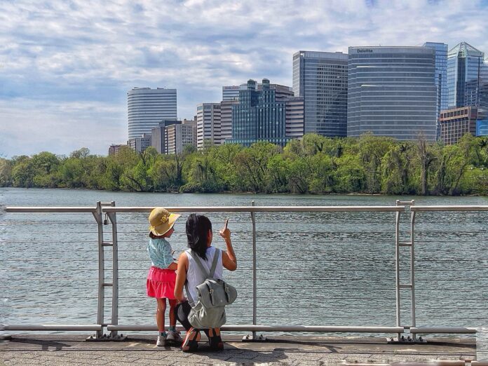 D.C.-area forecast: Passing showers and storms today, then warm and sunny Sunday