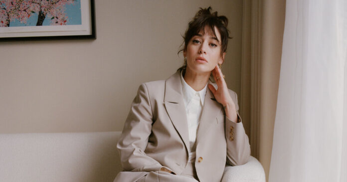In ‘Fatal Attraction,’ Lizzy Caplan Makes a Mess